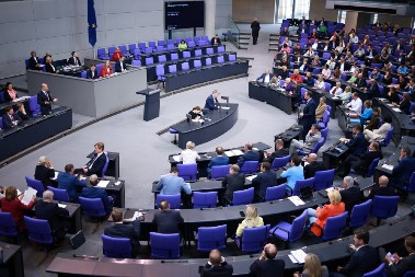 ŠOLC U MANJINI Nemački Bundestag usvojio predlog opozicije o strožoj migracionoj politici
