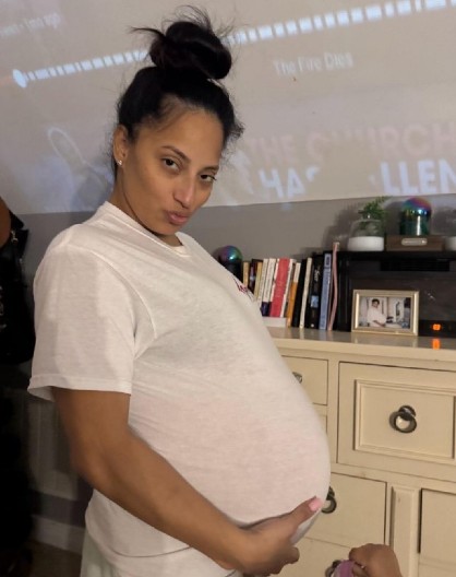 NEVEROVATNA PRIČA MAJKE KOJA JE TRUDNA GOTOVO CEO ŽIVOT Prvo dete rodila sa 17, a poslednje 20 godina kasnije, evo kako sve uspeva! (FOTO)