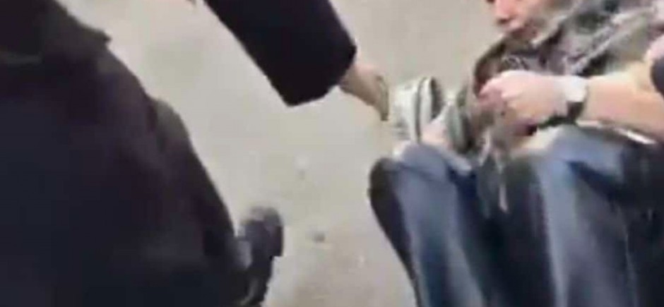 AUTO NI DA JE DIRNE! Doktorka sa "roleksom" pada pola metra od vozila, pogledajte scenu u Palmotićevoj (VIDEO)