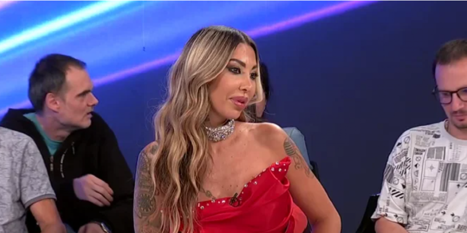 PRIVATNE FOTKE ANELI AHMIĆ IZ KREVETA! Učesnicu Elite krišom fotkali nakon aftera u hotelskoj sobi u šok izdanju! (FOTO)