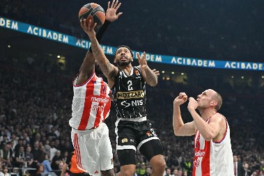EVO KAKO IZGLEDA TABELA EVROLIGE Zvezda na deobi četvrtog mesta, Partizan izvan plej-in zone