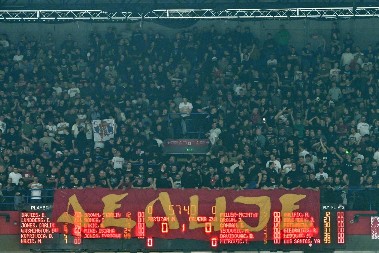 BAKLJADA U ARENI Ovako su navijači Zvezde proslavili pobedu (VIDEO)