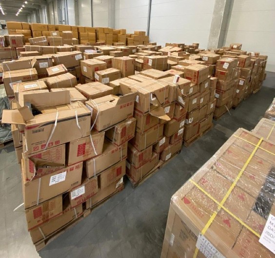 REKORDNA ZAPLENA CARINIKA - Zadržan kontejner sa 19 TONA parfema