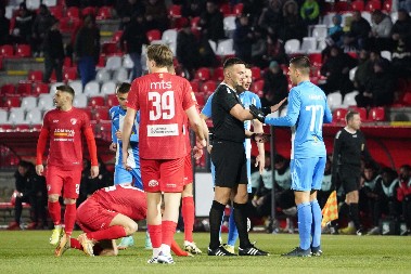 KRAGUJEVČANI NADIGRALI ROMANTIČARE Radnički surovo kaznio promašaje Beograđana