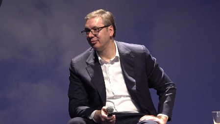 DANAS SE OČEKUJE ODGOVOR UPRAVE UNIVERZITETA U BEOGRADU NA VUČIĆEV POZIV NA DIJALOG