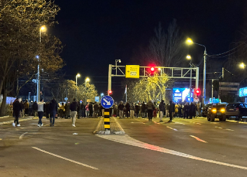 DEMONSTRANT PRETUKAO OBIČNOG ČOVEKA DANAS NA ULICI! NI KRIVOG, NI DUŽNOG! (FOTO)