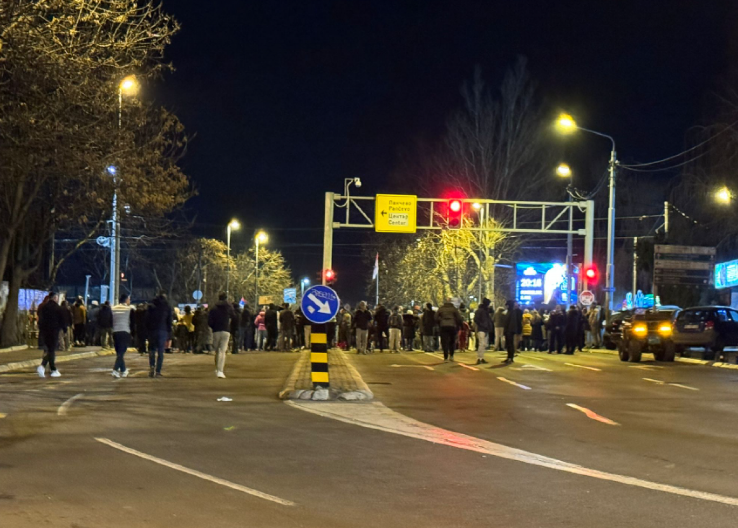 DEMONSTRANT PRETUKAO OBIČNOG ČOVEKA DANAS NA ULICI! NI KRIVOG, NI DUŽNOG! (FOTO)