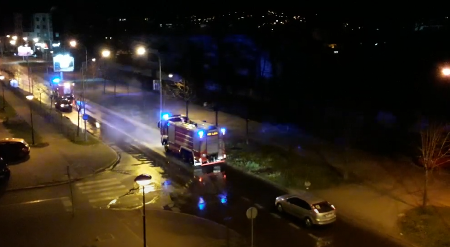 OGLASIO SE MUP - UGAŠEN POŽAR U GARAŽI TRŽNOG CENTRA UŠĆE Nema povređenih