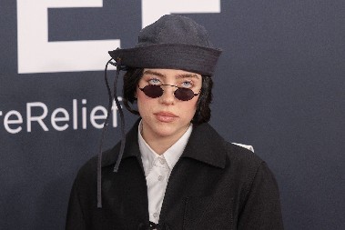 ,,O MOJ BOŽE, MISLILA SAM NA..." Pevačica se pošteno izblamirala pred koleginicom, htela da kaže jedno, ali je izgovorila nešto sasvim drugo