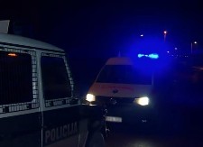 PREVRNUO SE AUTO PUN PUTNIKA U ZEMUNU Mladić sa težim povredama hitno prevezen na VMA