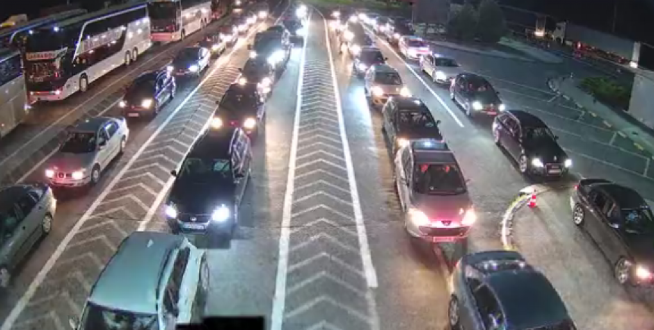 OBAVEŠTENJE ZA SVE VOZAČE! Evo kakvo je trenutno stanje na granicama