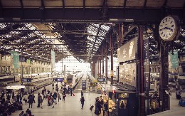 NE RADITE OVO U PARIZU, ALI NIKAD Čovek platio ogromnu kaznu zbog načina na koji je telefonirao