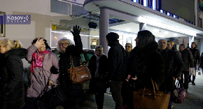 SRBI RASELJENI SA KOSOVA IZ BEOGRADA KRENULI NA GLASANJE: Podrška sunarodnicima da ostanu svoji na svome (VIDEO)