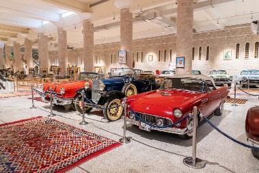 PRIZOR KOJI TREBA VIDETI  Zašto milijarder sa Bliskog istoka čuva automobile usred pustinje(VIDEO)