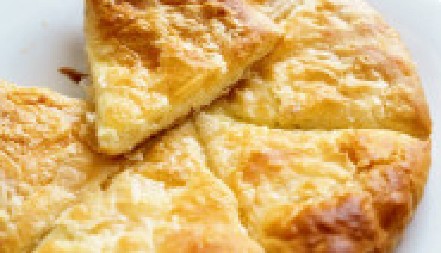 PRAZAN BUREK Hrskavih kora i fenomenalnog ukusa, za savršen doručak