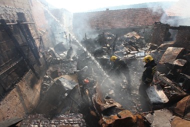 GORELA KUĆA KOD OBRENOVCA Brzom reakcijom vatrogasaca požar je lokalizovan