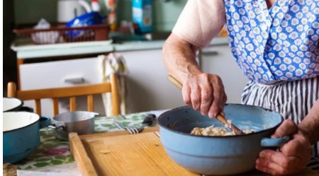 OVA NAMIRNICA UBRZAVA STARENJE Počinje da deluje i pre nego što dođete u poznije godine