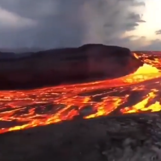 ERUPTIRAO POZNATI VULKAN! Izbacuje lavu do 100 metara, stravični snimci kruže mrežama! (FOTO/VIDEO)