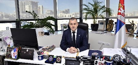 ONI SU UHAPŠENI ZBOG SUMNJE NA KORUPCIJU  Njih 13 se sumnjiče da su uzeli više od dva miliona evra, a poternica se raspisuje za Vladimirom