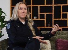 "HALO, POLICIJA, NEKA MI LJUBAVNICA VRATI MUŽA!" Potporučnik policije Tanja Šaponjić o zanimljivim i ozbiljnim pozivima na broj 192