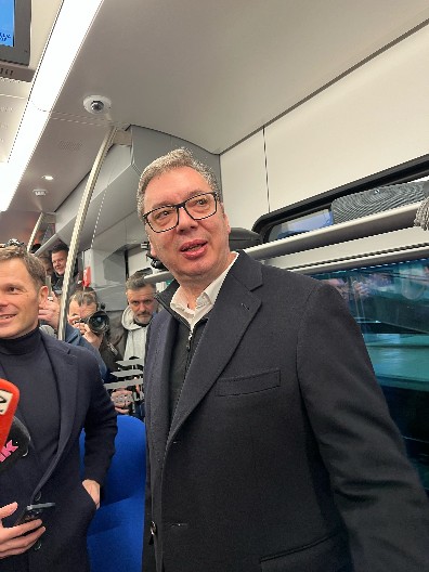 OČEKUJEMO IZMEĐU 120 I 130 HILJADA LJUDI Vučić stiže u Sremsku Mitrovicu (VIDEO)