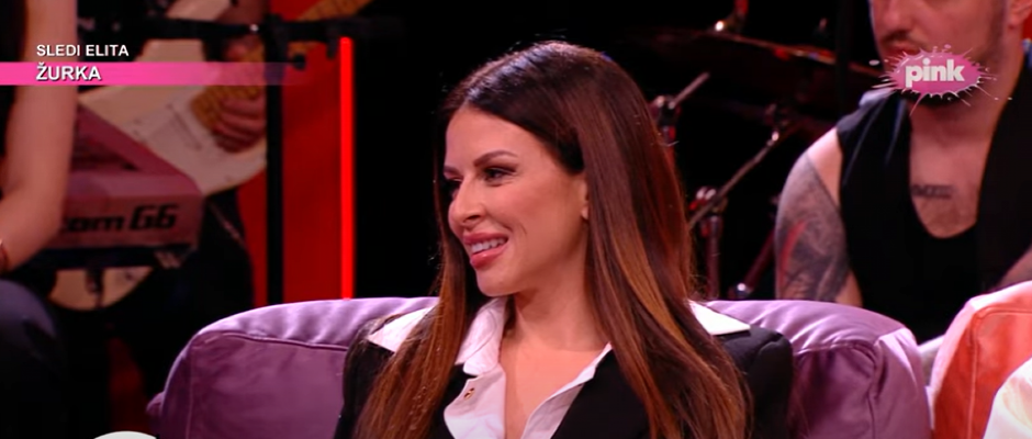 ANA SEVIĆ NA ZIMOVANJU POKAZALA SKUPOCENU STVAR! Ima šubaru zbog koje joj i bogate Ruskinje zavide