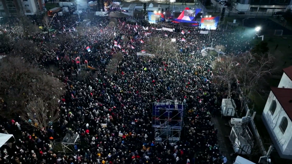 FANTASTIČNA ATMOSFERA U SREMSKOJ MITROVICI Pogledajte prelepe fotografije sa skupa, trobojke se vijore na sve strane (FOTO/VIDEO)