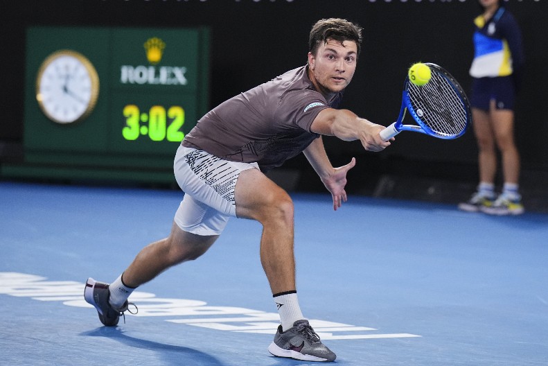 SRPSKI TENISKI DAN SE NASTAVLJA Miomir Kecmanović iznenadio Amerikanca i ušao u finale