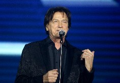 GODINAMA SE ŠUŠKA DA JE OVAJ PEVAČ SIN ZDRAVKA ČOLIĆA On odlučio da progovori: "Tražiću alimentaciju, skupo će mi platiti"