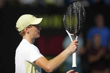 KAKO JE OVO TRULO Nikad jači udar na Sinera, teniser se samo javljaju i lude