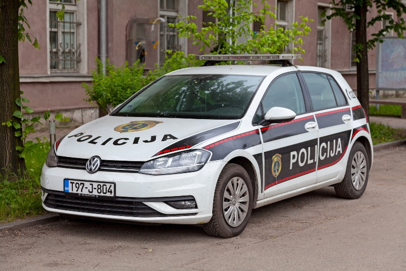 DVOSTRUKI UBICA IZ BOSNE BAKU PITAO "GDE JE DOBOJ", A ONDA UHAPŠEN Evo kako je bežao od policije Emir Selimović