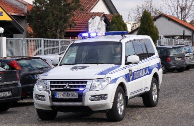 U TOKU JE POTRAGA ZA RAZBOJNIKOM  Mlađi muškarac prišao ženi te joj je naredio da legne na pod, a zatim je gurnuo ruke