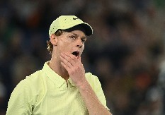 POGODIO JE PRAVO U CENTAR Janik Siner - kao fudbaler suspendovan tokom leta