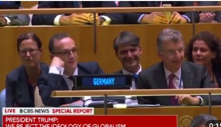 SKANDALOZNO! Vođa Minhenske konferencije, koji je plakao nakon Vensovog govora, smejao se tokom Trampovog govora 2018. (VIDEO)