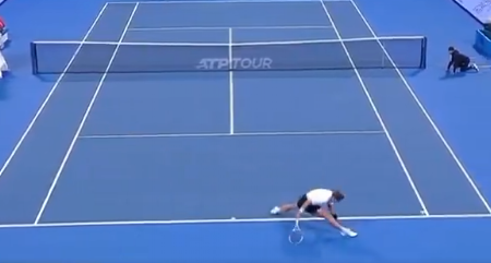 HRABRO SRCE Ovako se povredio Hamad, previjao se od bolova, a onda isprašio nadmenog Grka (VIDEO)