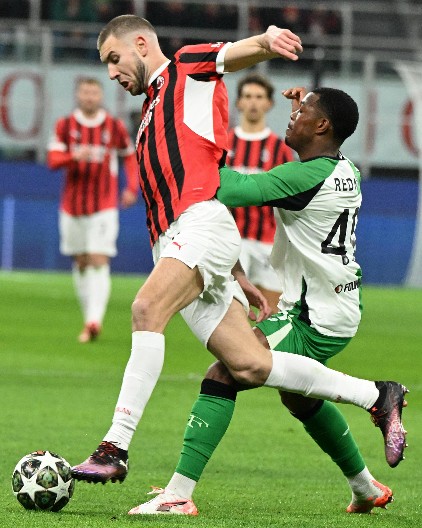 OVO MU NIJE TREBALO Opšti haos u Ligi šampiona: Brutalno nasrnuo na Pavlovića, pa dobio crveni karton (VIDEO)