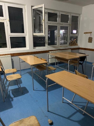 HOROR! U praznoj učionici učiteljica nasmrt izbola učenicu: Sve unapred isplanirala?