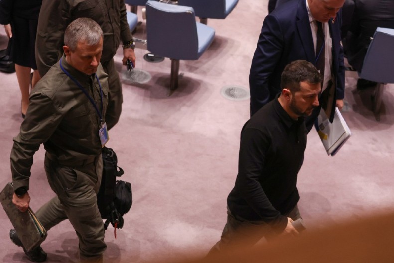 ZELENSKOG RAZNELI RAZGOVORI U RIJADU, NE MOŽE DA OBUZDA BES! Ljutito poručio Amerima:"Rusija je kriva, ne možete je oprati!"