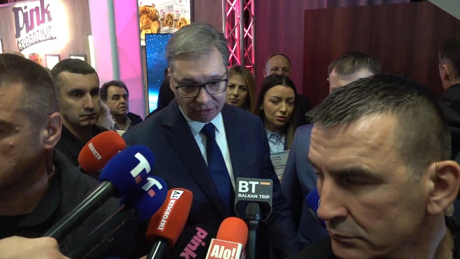 VUČIĆ O VANDALIZMU U KRALJEVU: Genije glumio mangupa, razbio staklo, sebe povredio pa ga vodali kod doktora