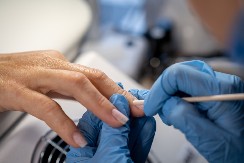 KAKO PRAVILNO NEGOVATI ZANOKTICE Ovo su top 3 prirodna ulja za hidrataciju