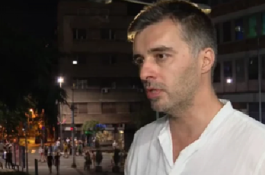 ROKFELEROV PULEN JE MALO NERVOZAN Savo Manojlović svestan da je propala obojena revolucija, pa otvoreno poziva na nasilje! (FOTO)