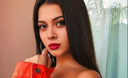 RUSKA ZVEZDA PRONAĐENA SKUVANA U KADI! Da li je smrt bila nesreća ili zločin?