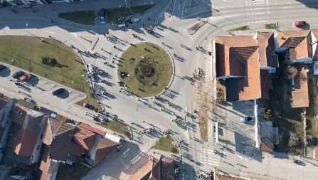 ŠOLAKOVI MEDIJI SE HVALE “BLOKADOM ČAČKA” Bolje bi bilo da kažu da šačica đilasovaca maltretira ceo grad!