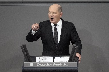 NESVAKIDAŠNJI NAČIN DA SE POČNE IZBORNI DAN: Evo šta je uradio Olaf Šolc (FOTO)