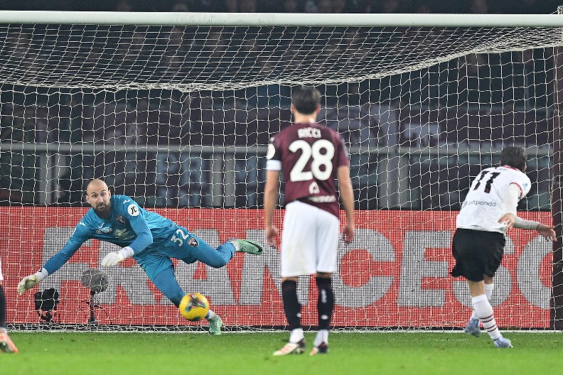 NAJBOLJI IGRAČ TORINA JE GOLMAN Trener Milana se poklonio Vanji