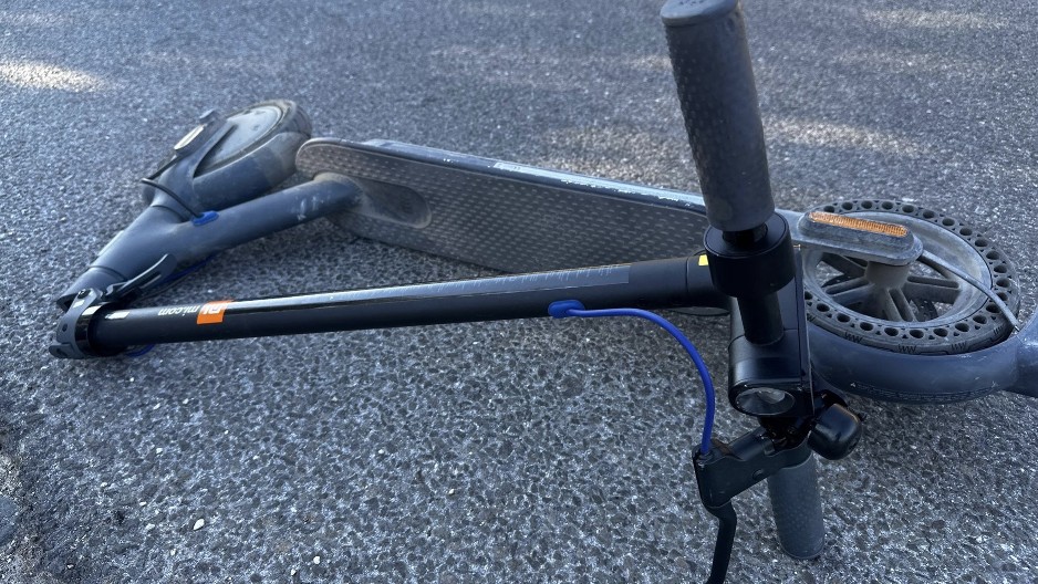 NA TROTINETU NASTRADAO 87.-GODIŠNJI PENZIONER Preminuo nakon pada od zadobijenih povreda, nije mu bilo spasa