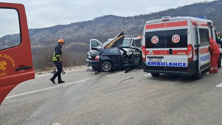 MORTUS PIJAN SE ZAKUCAO U DRUGI AUTO  Pijanac zadržan u pritvoru zbog trežnjenja!