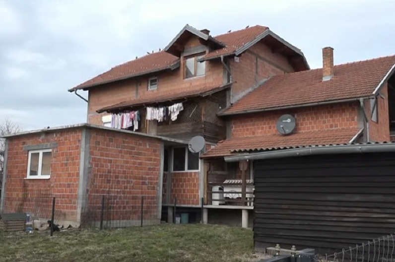 "USLOVI SU NEHUMANI, ZIDOVI SU DO POLA VLAŽNI" Sve više informacija o kući u Brčkom, na piku policije i pre osam godina?!