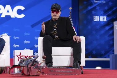 MASK OD POČETKA GODINE IZGUBIO 52 MILIJARDE DOLARA I dalje je najbogatija osoba na svetu