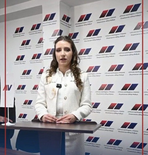RASPAD OPOZICIJE! Opoziciona odbornica “GRAĐANINA“ iz Inđije napustila pokret ZBOG NASILJA I PREŠLA U SRPSKU NAPREDNU STRANKU!